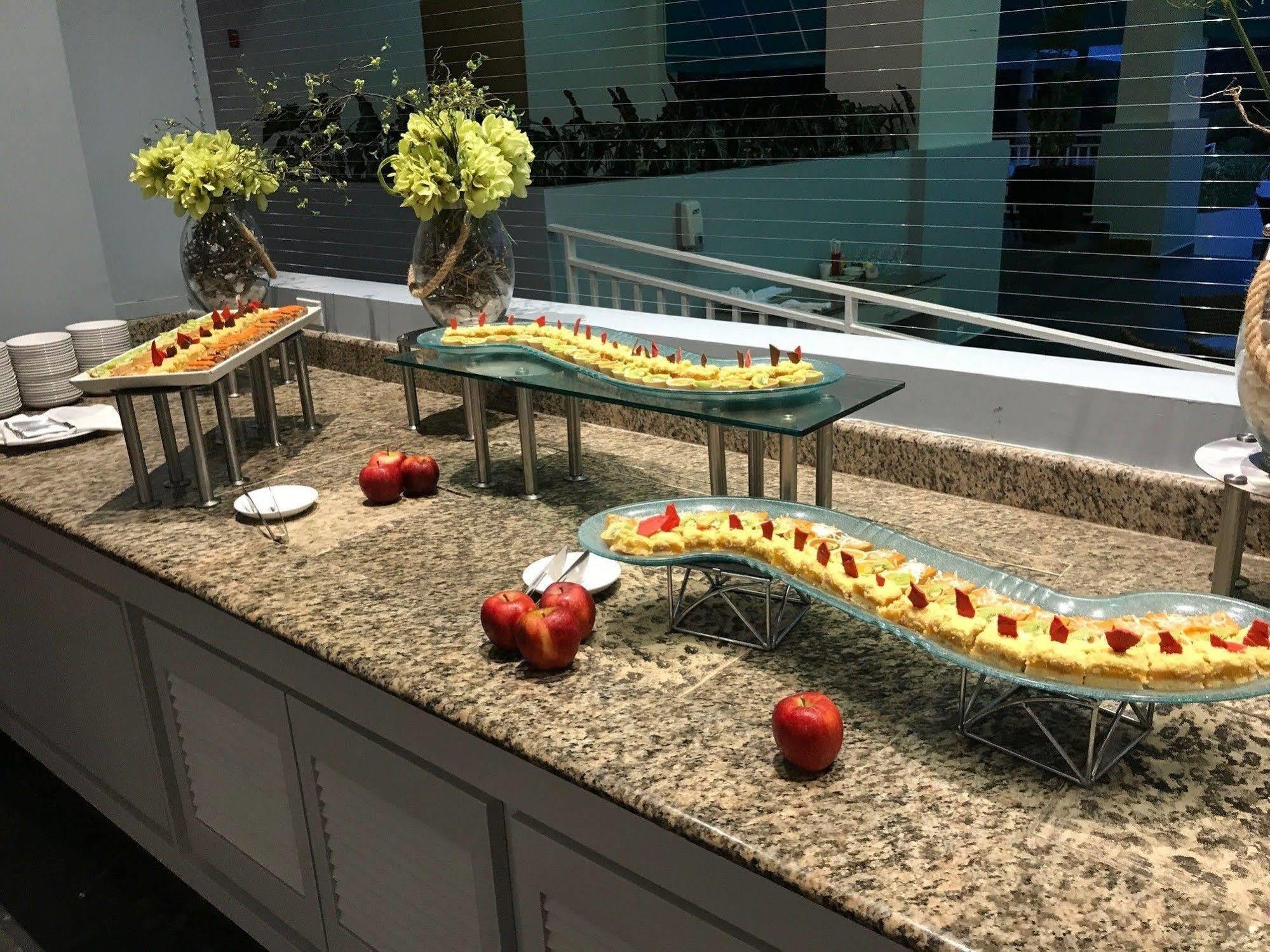 Gran Evenia Bijao Ξενοδοχείο Santa Clara  Εξωτερικό φωτογραφία A buffet at a hotel
